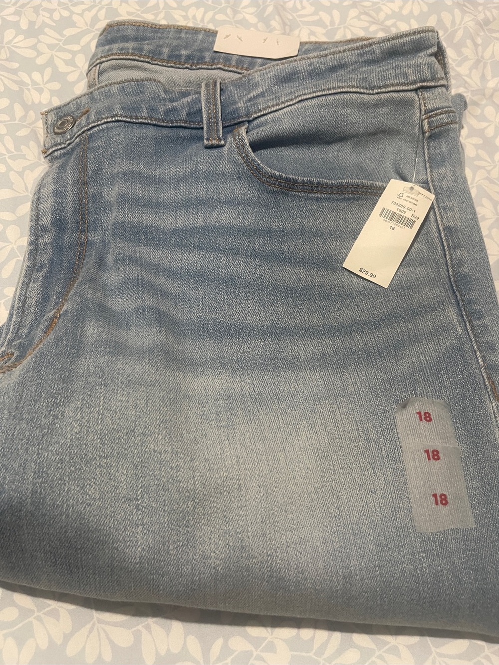 Old Navy Women’s Light Wash  High rise straight Jeans - Picture 6 of 7